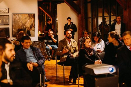 photo-1515168833906-d2a3b82b302a-1.jpeg photo-1515168833906-d2a3b82b302a-1.jpeg